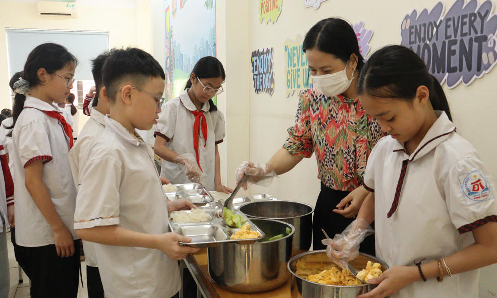 Sở GD&ĐT thành phố Bắc Ninh tăng cường bảo đảm an toàn, chất lượng bữa ăn nội trú, bán trú. (Ảnh NH)