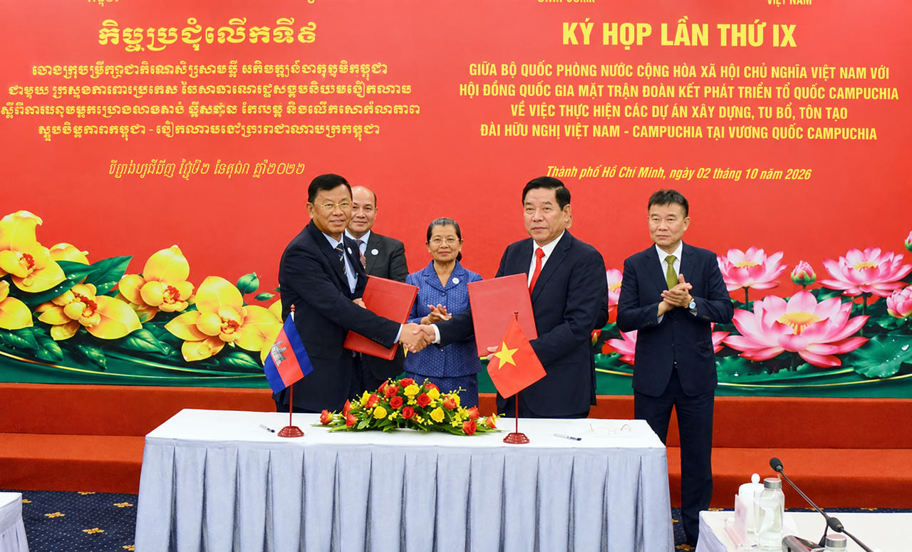 Đại diện hai bên ký Biên bản Kỳ họp lần thứ IX.