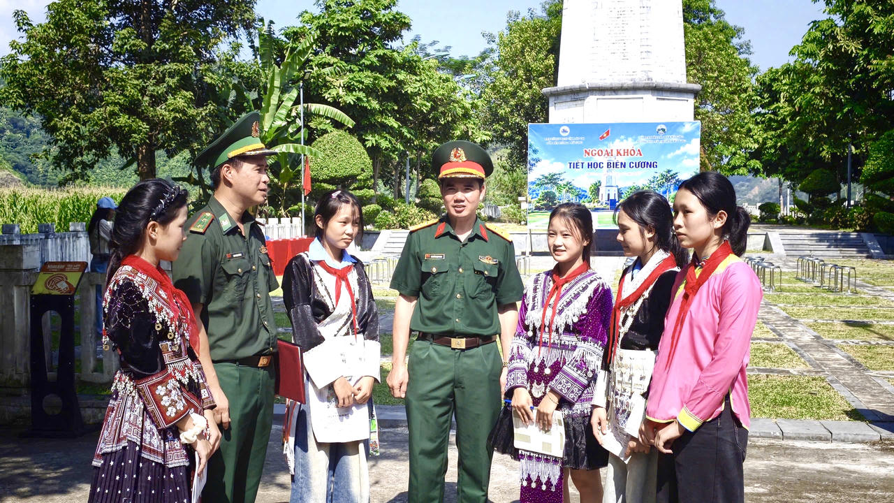 Lào Cai: Đổi mới giáo dục vùng biên bằng chương trình kết nghĩa "Cột mốc biên cương - Mái trường liên cấp"