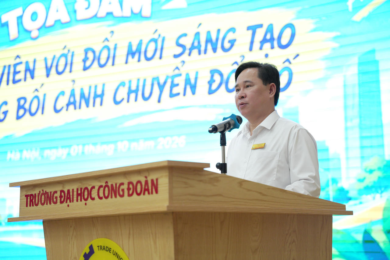 PGS.TS. Lê Mạnh Hùng - Hiệu trưởng phát biểu khai mạc tọa đàm