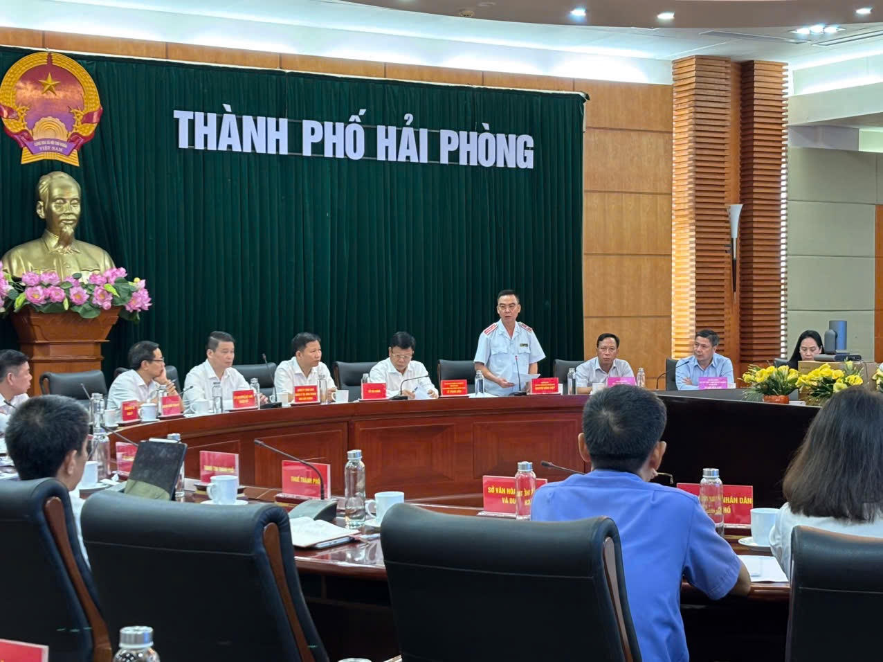 Đại diện Ban Tiếp dân Thanh tra Chính phủ phát biểu tại cuộc đối thoại (Ảnh: Đông Bắc)
