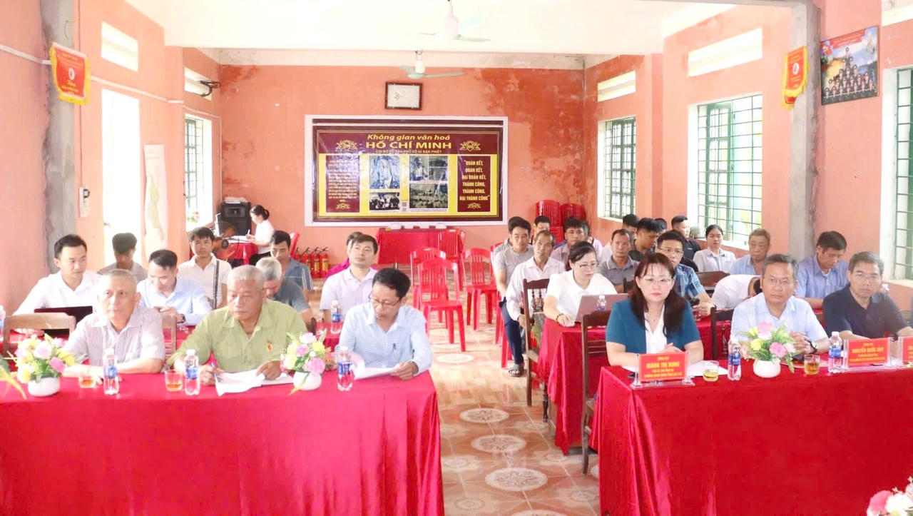 Các đại biểu tham dự buổi sinh hoạt. (Ảnh: Nguyễn Hải)