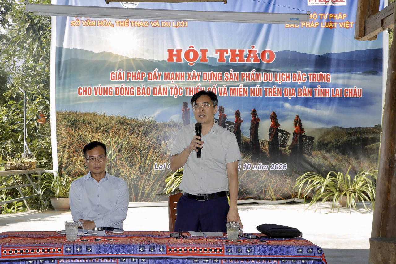 Ông Trần Quang Kháng, Phó Giám đốc Sở Văn hóa, Du lịch và Thể thao tỉnh Lai Châu phát biểu tại hội thảo. (Ảnh: Hữu Trường)