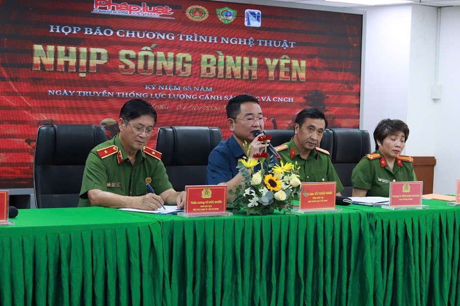 Họp báo Chương trình.