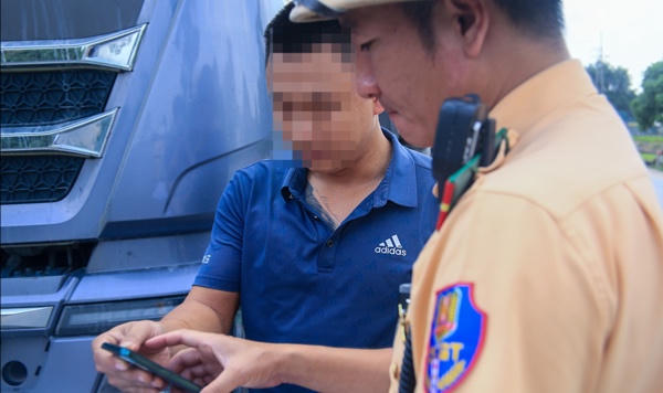 Hà Nội tăng kiểm soát xe tải trên các tuyến tỉnh lộ