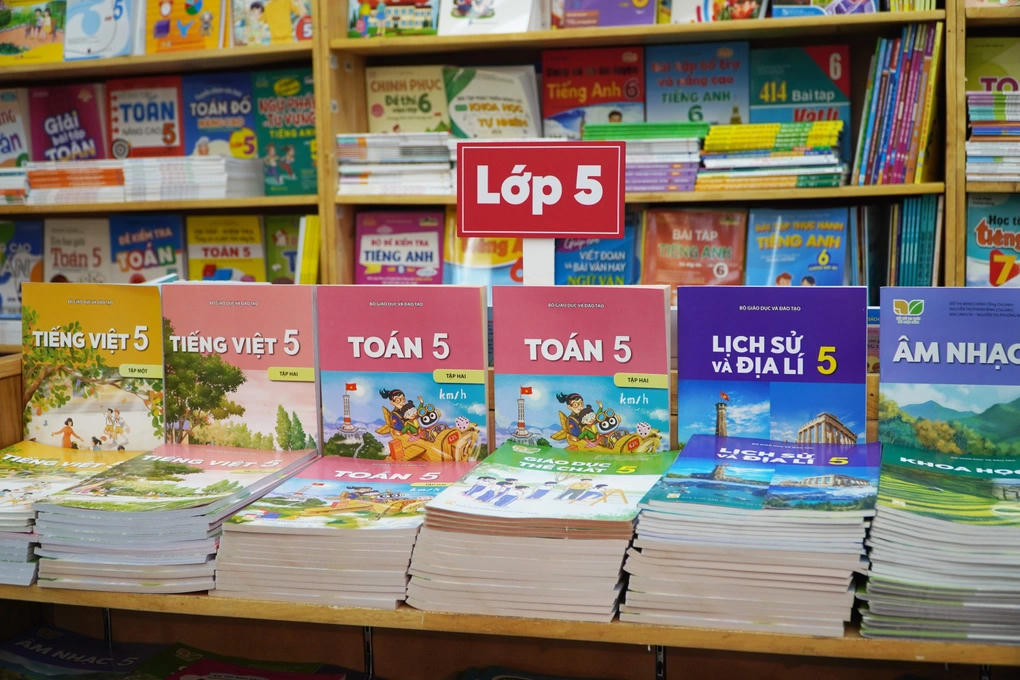 Việc hoàn thiện sách giáo khoa sẽ kế thừa và cập nhật, bổ sung những yêu cầu mới của Chương trình giáo dục phổ thông (Ảnh: MOET).