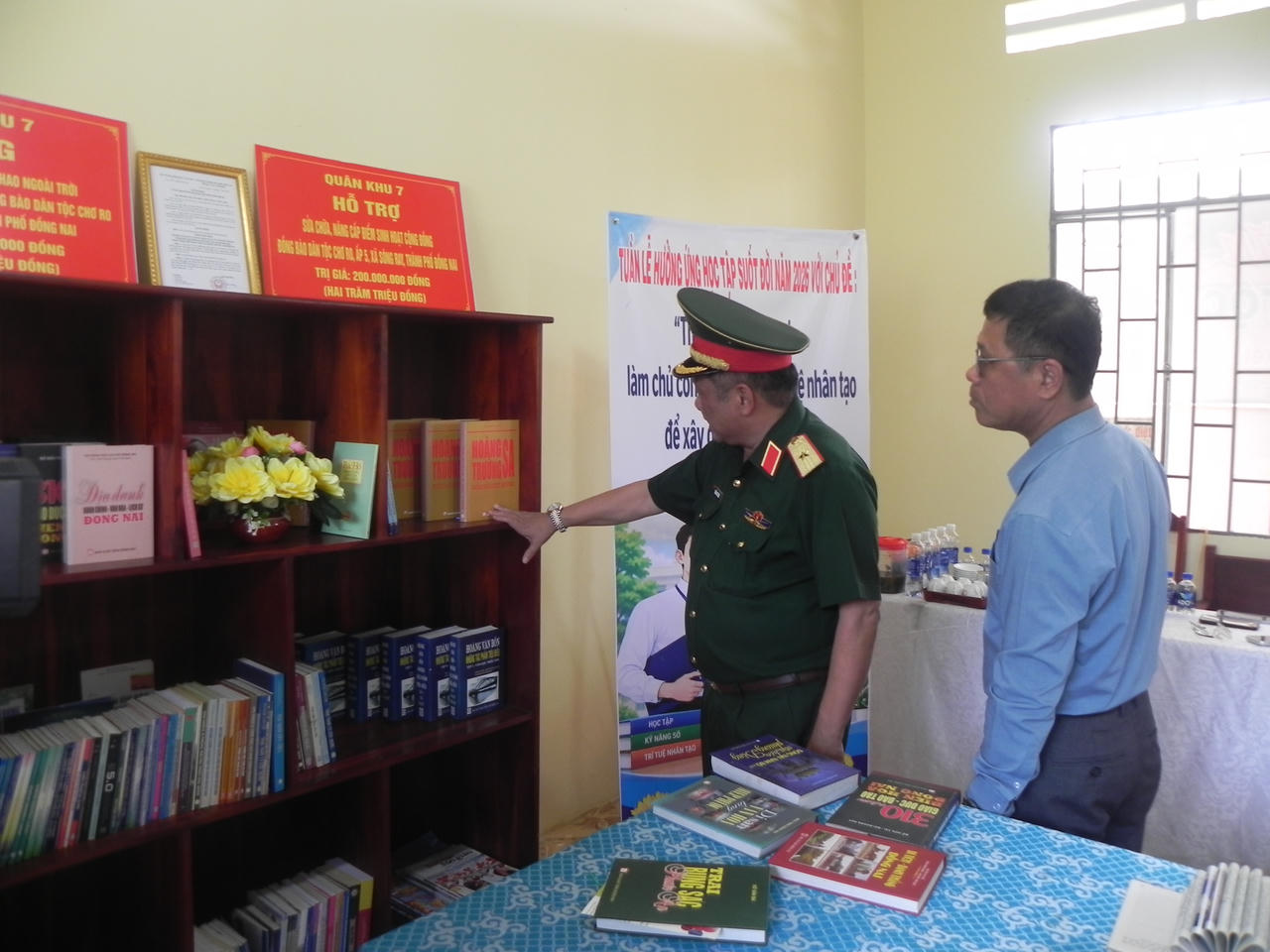 Phòng đọc sách tại điểm sinh hoạt cộng đồng đồng bào dân tộc Chơ Ro