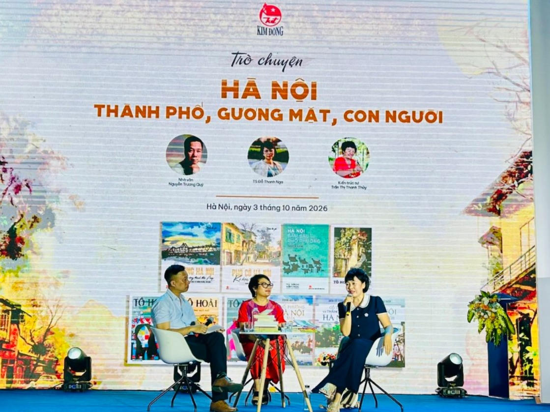 Cuộc trò chuyện của các khách mời về Hà Nội từ nhiều góc nhìn: văn chương, nghiên cứu văn hóa, kiến trúc đô thị... (Ảnh: T.D).