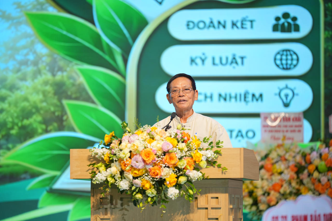 PGS.TS. Nguyễn Xuân Thành, nguyên Trưởng khoa Tài nguyên và Môi trường, tham gia phát biểu cảm tưởng trong chương trình.