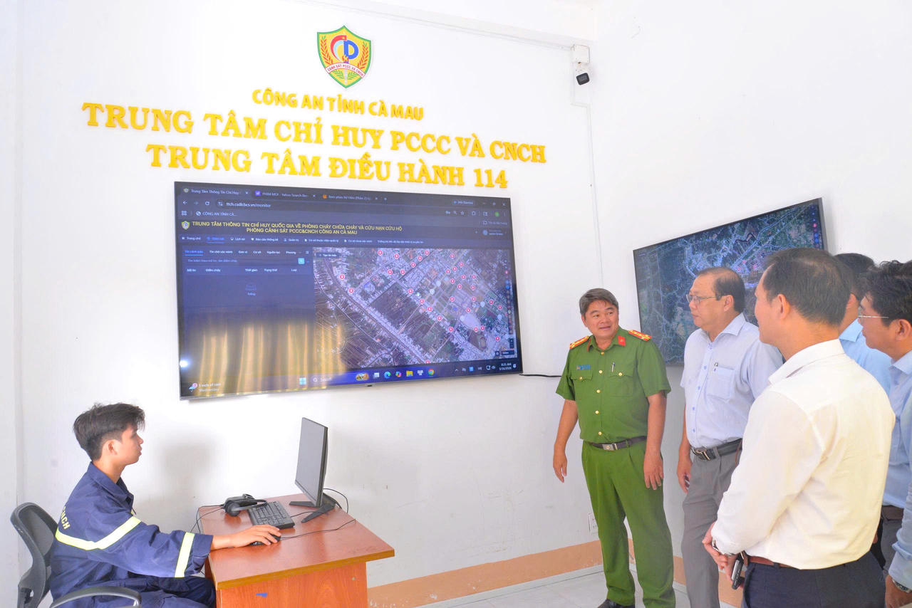 Trung tâm Chỉ huy PCCC và CNCH, Trung tâm điều hành 114 tại trụ sở Phòng Cảnh sát PCCC và CNCH Công an tỉnh Cà Mau (Ảnh: H.Đ).
