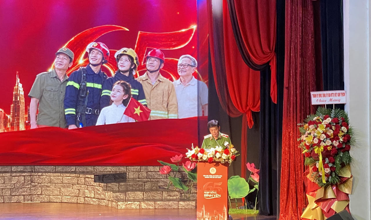 Thiếu tướng Nguyễn Thanh Hưởng - Phó Giám đốc Công an TP Hồ Chí Minh phát biểu khai mạc chương trình. Ảnh: Video Pháp luật