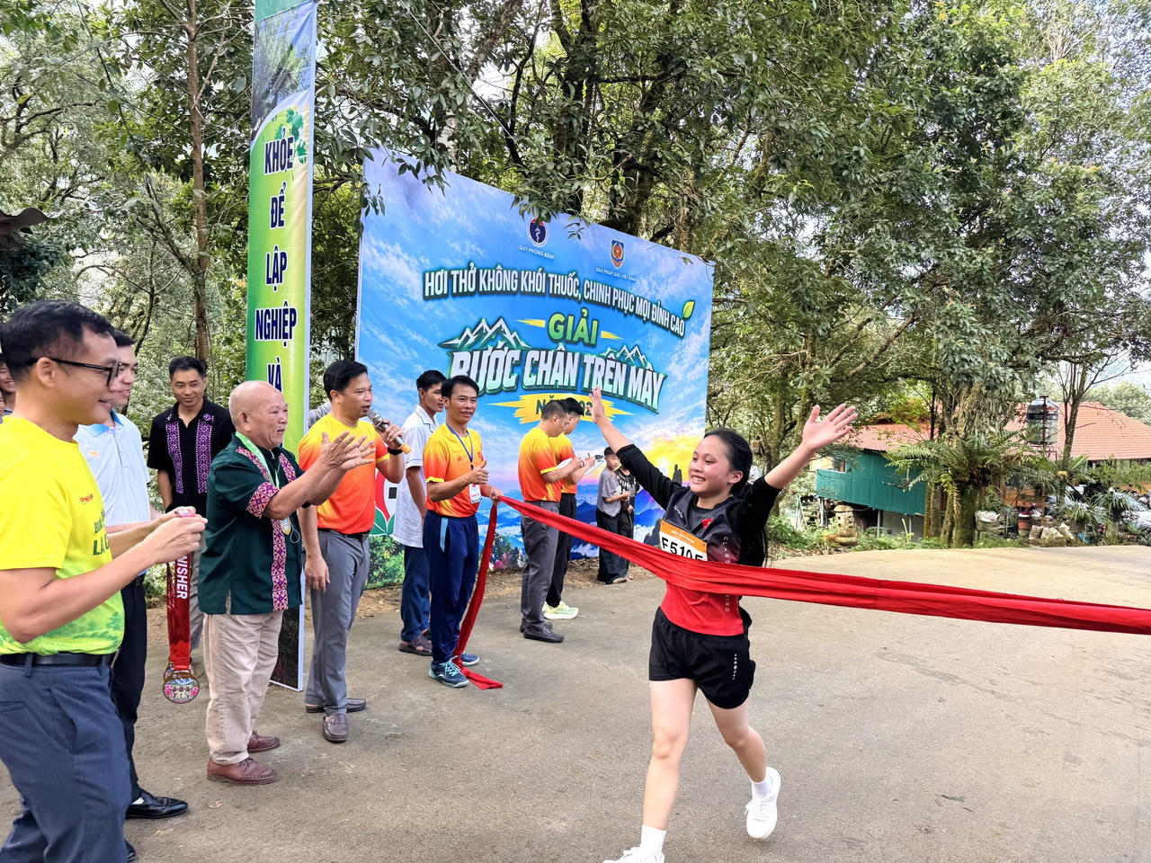 Vận động viên chinh phục thành công cung đường 5km giữa bản làng Sin Suối Hồ