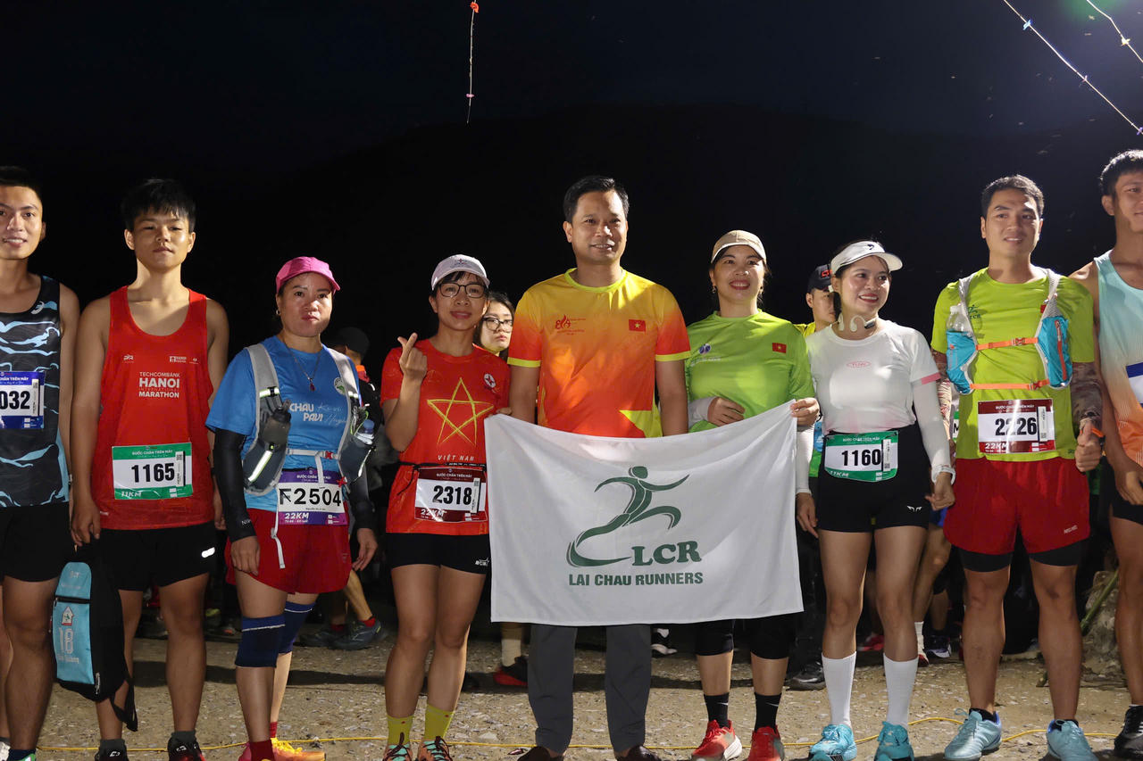 Chính thức vào đường đua tranh giải leo núi 'Bước chân trên mây - Chinh phục con đường đá cổ Pa Vi'
