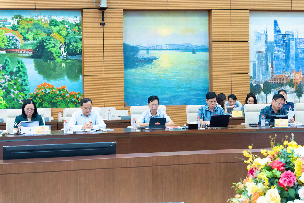 Các đại biểu tham dự phiên họp
