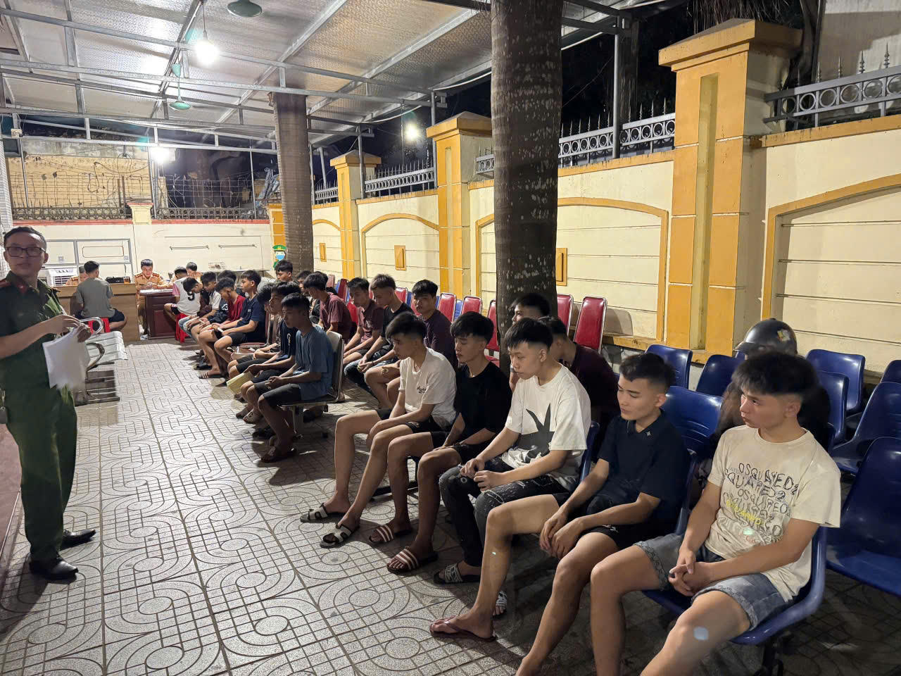 Lực lượng chức năng phát hiện gần 400 trường hợp thanh, thiếu niên, học sinh vi phạm luật về TTATGT.