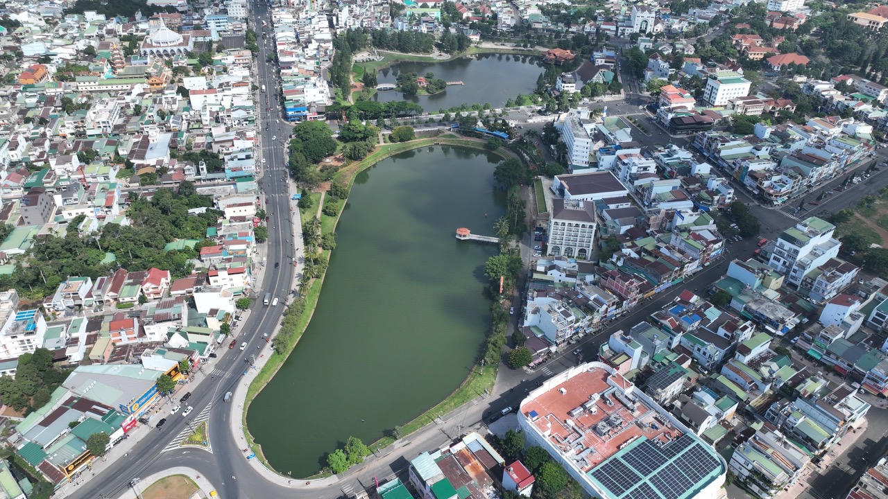 Sau sáp nhập, Lâm Đồng là tỉnh có diện tích lớn nhất cả nước. Địa phương này xác định chuyển đổi số là nhiệm vụ trọng tâm nhằm thúc đẩy phát triển kinh tế - xã hội. (Ảnh: V.Biên)
