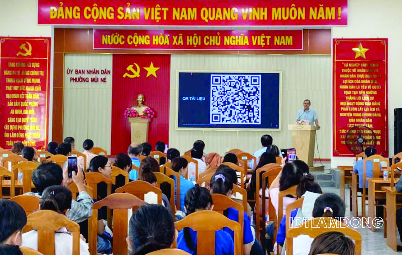 Cán bộ ở phường Mũi Né được tập huấn về kỹ năng số. (Ảnh: Sở KHCN Lâm Đồng)