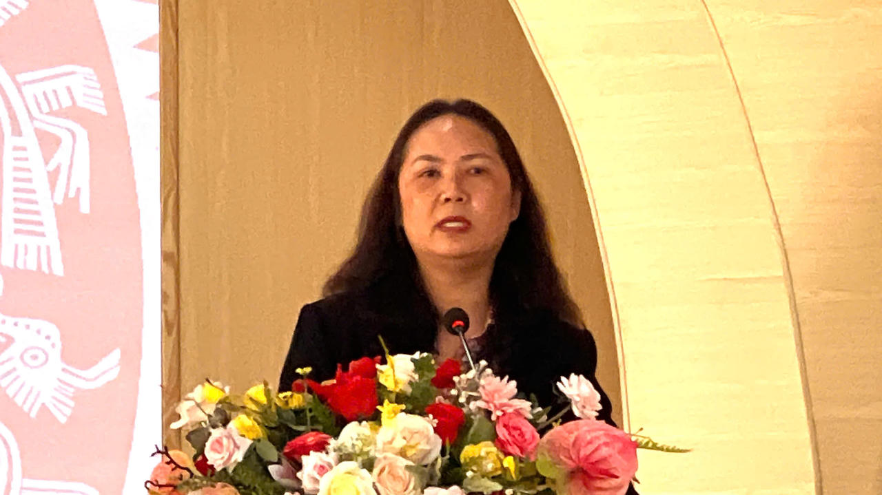 Bà Ngô Thị Mỹ Lợi - Bí thư Đảng ủy, Chủ tịch HĐND phường Xuân Trường - Đà Lạt phát biểu tại hội nghị. (Ảnh: Đ.Trọng)