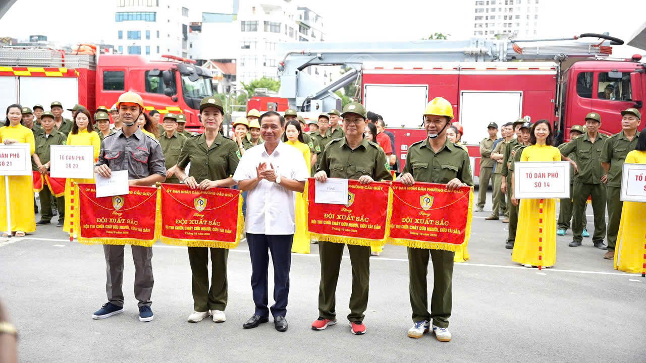 Sôi nổi Hội thi chữa cháy, cứu người, cứu tài sản trên địa bàn phường Cầu Giấy, Hà Nội