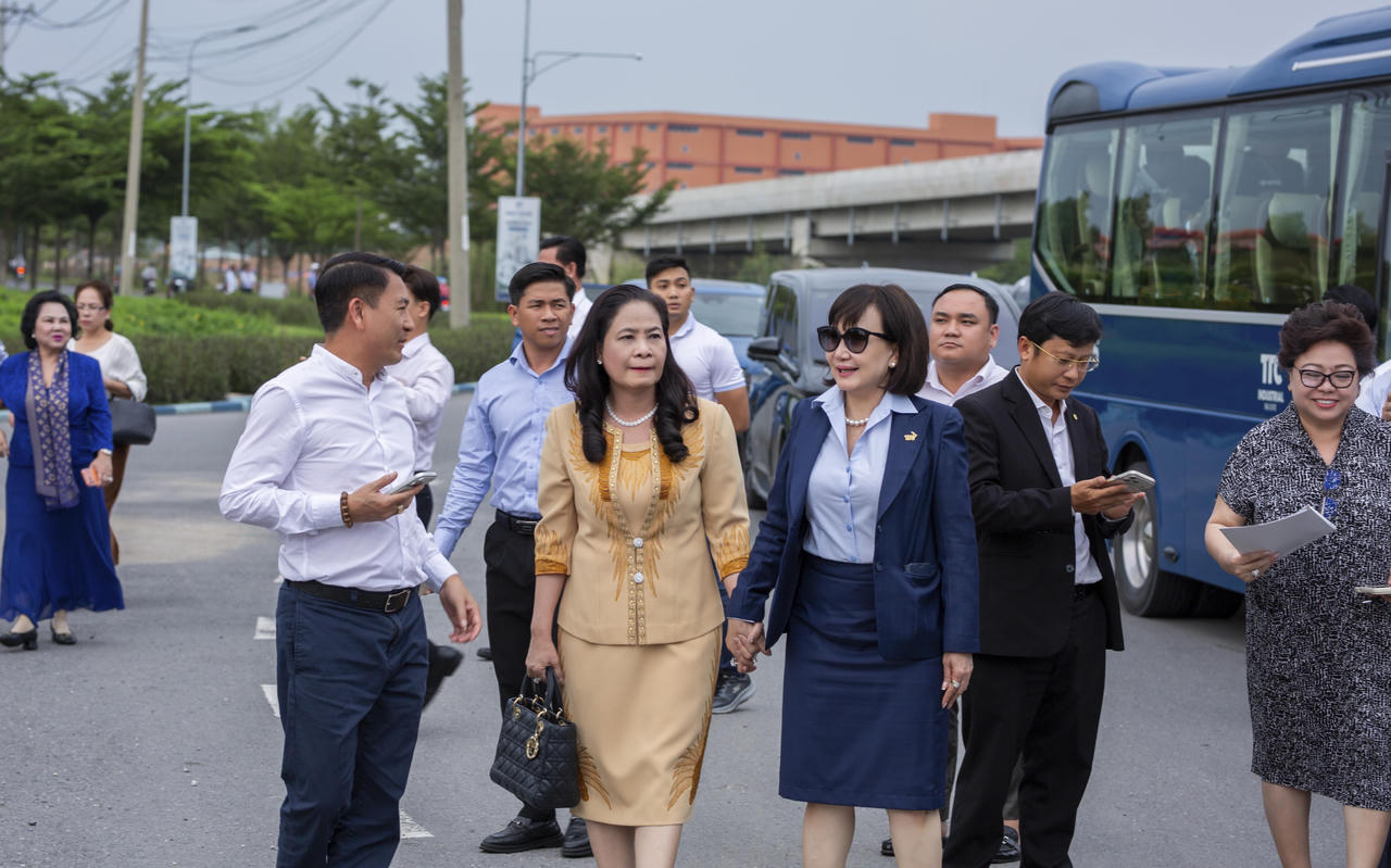 Bà Huỳnh Bích Ngọc - Phó Chủ tịch Thường trực, Tổng Giám đốc Tập đoàn TTC giới thiệu KCN Thành Thành Công đến các doanh nhân hội viên VBB.