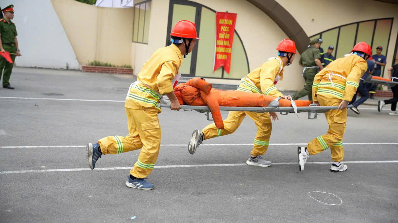 Sôi nổi Hội thi chữa cháy, cứu người, cứu tài sản trên địa bàn phường Cầu Giấy, Hà Nội