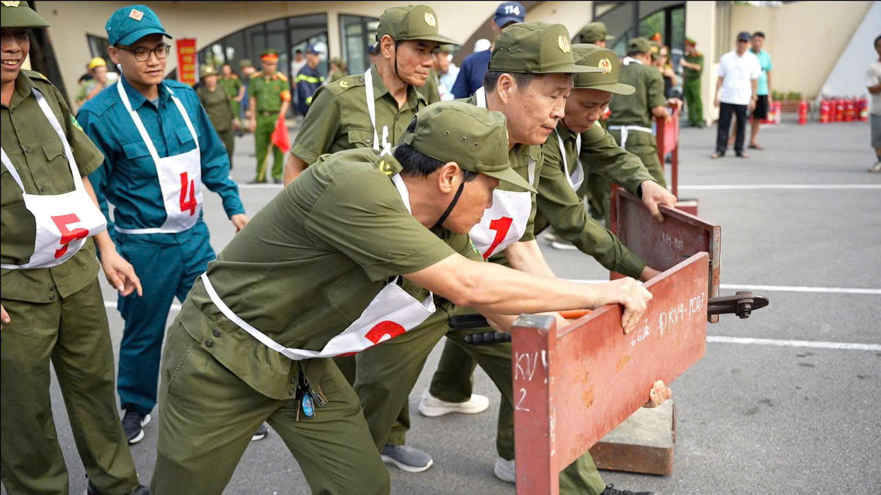 Sôi nổi Hội thi chữa cháy, cứu người, cứu tài sản trên địa bàn phường Cầu Giấy, Hà Nội