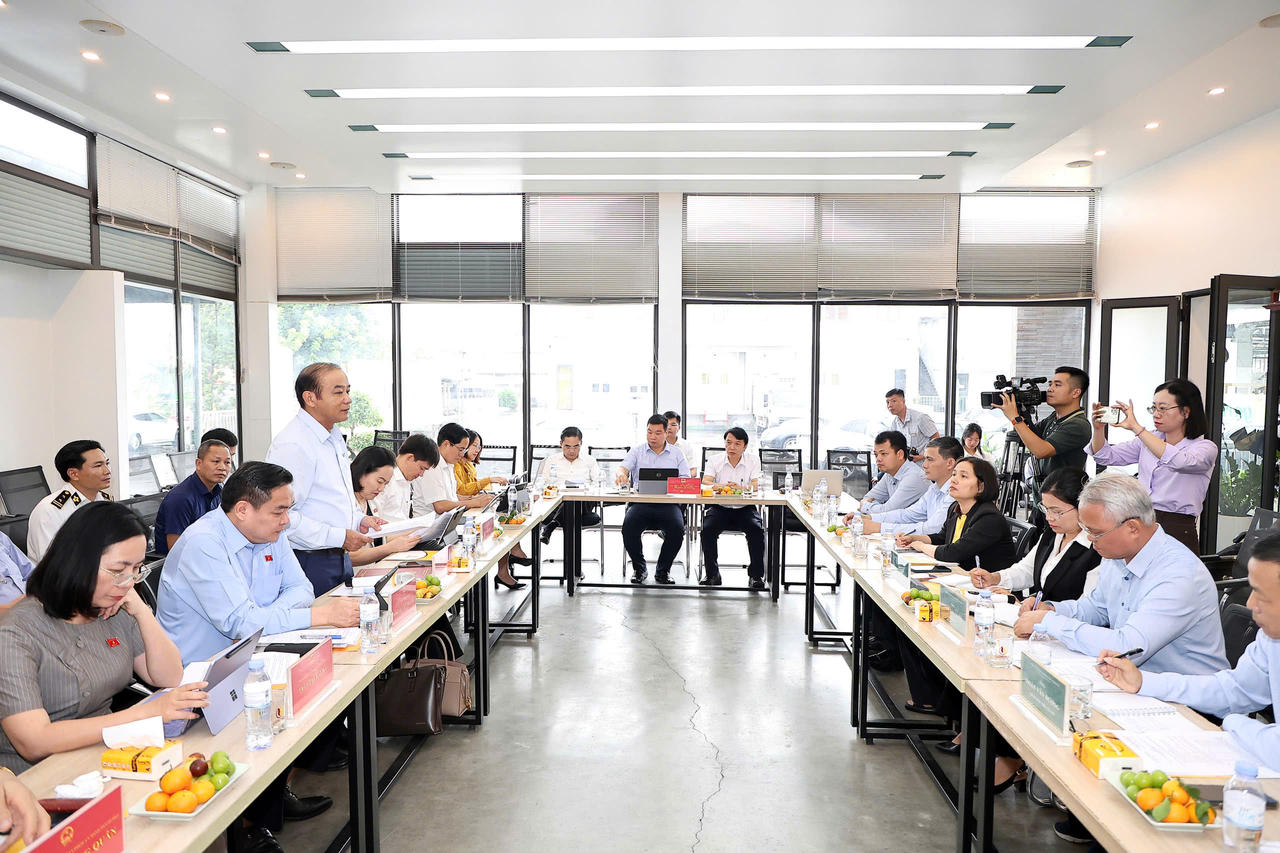Đoàn đại ghi nhận kiến nghị tháo gỡ những điểm nghẽn trong quản lý an toàn thực phẩm (ảnh: V. Cường)