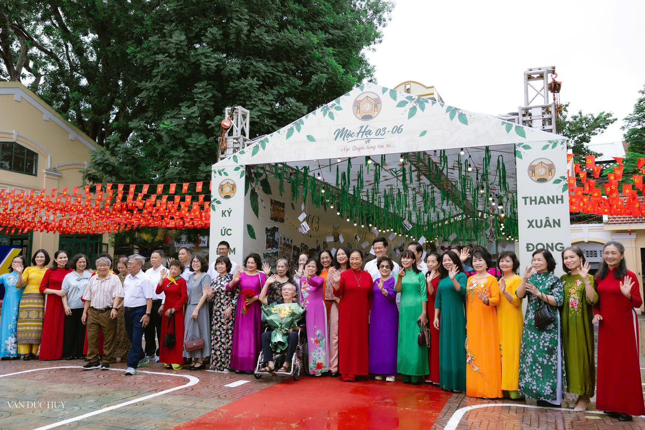 "Mộc Hạ" ngày trở về: Lắng nghe nhịp đập tuổi 18 sau 20 năm tri ân thầy cô dưới mái trường Ngô Quyền (TP Hải Phòng)