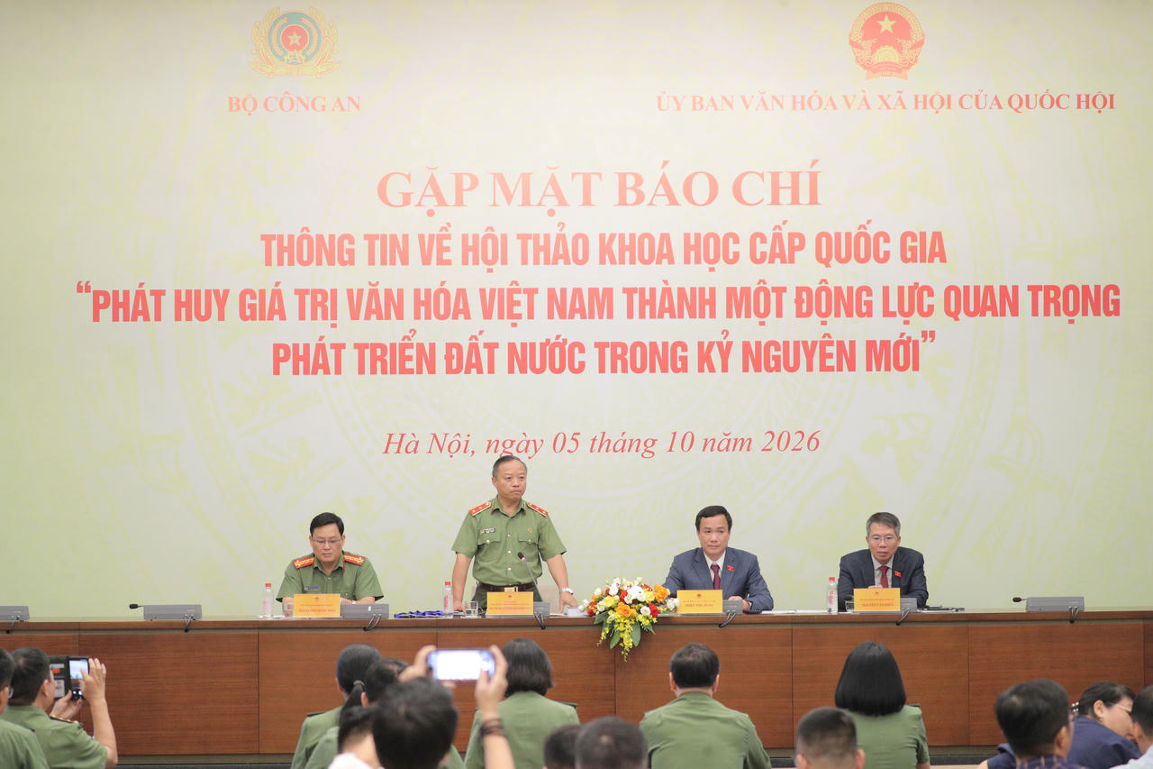 Các đồng chủ trì buổi gặp mặt. (Ảnh: Hồ Long)