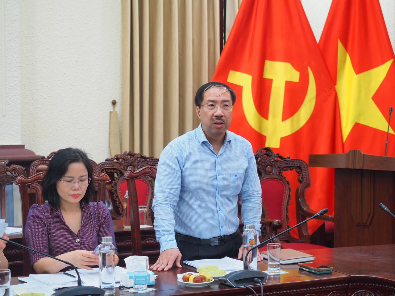 Ông Cù Thu Anh, Cục trưởng Cục Phổ biến, giáo dục pháp luật và Trợ giúp pháp lý báo cáo tại buổi làm việc.