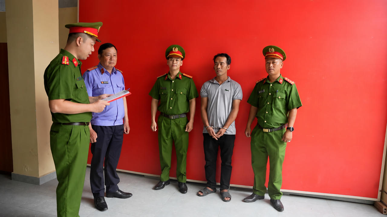 Lưu Thanh Bình tại cơ quan điều tra. Ảnh: Công an cung cấp