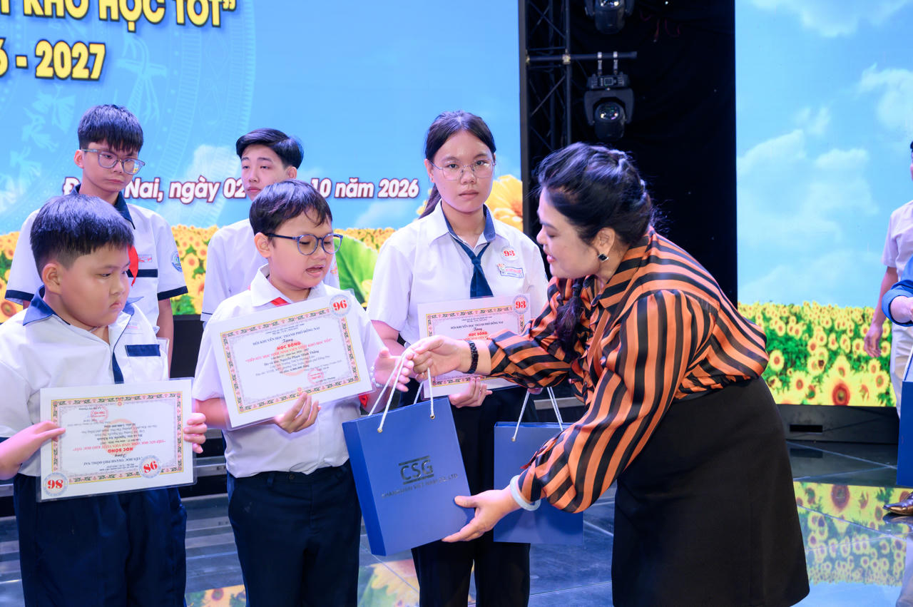 Vedan Việt Nam 15 năm đồng hành cùng chương trình học bổng "Tiếp sức học sinh, sinh viên vượt khó học tốt" tại TP Đồng Nai