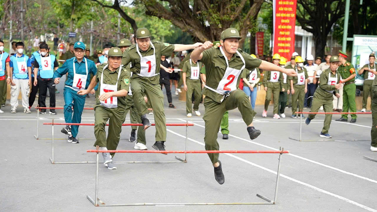 Sôi nổi Hội thi chữa cháy, cứu người, cứu tài sản trên địa bàn phường Cầu Giấy, Hà Nội