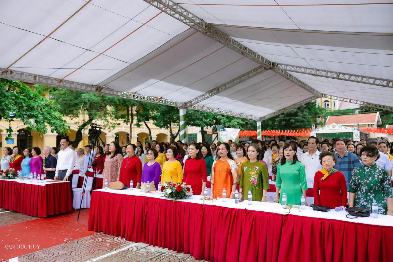"Mộc Hạ" ngày trở về: Lắng nghe nhịp đập tuổi 18 sau 20 năm tri ân thầy cô dưới mái trường Ngô Quyền (TP Hải Phòng)
