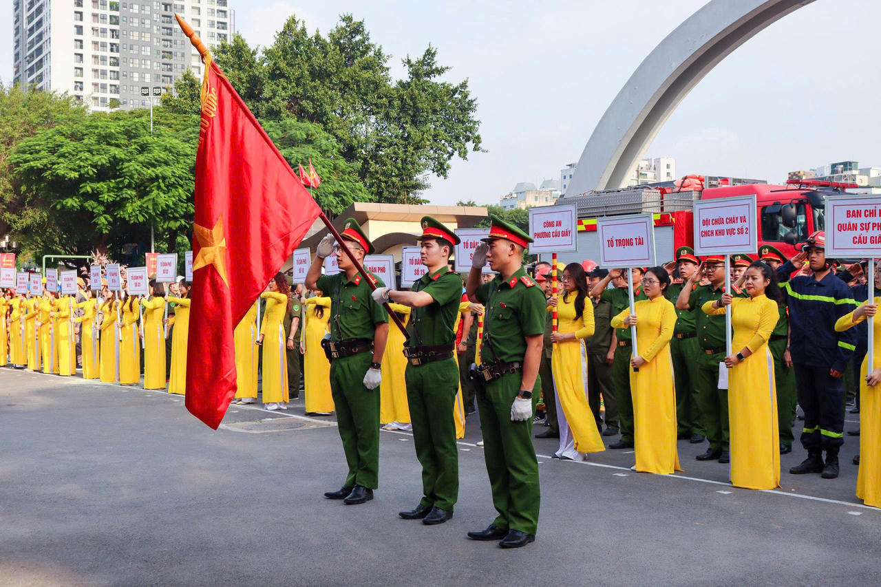 Sôi nổi Hội thi chữa cháy, cứu người, cứu tài sản trên địa bàn phường Cầu Giấy, Hà Nội