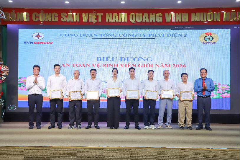 Biểu dương các cá nhân đạt danh hiệu An toàn vệ sinh viên giỏi năm 2026.