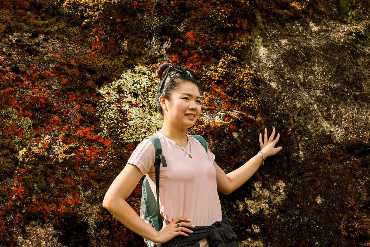 Thảo nguyên đẹp như tiên cảnh khiến chúng tôi không thể rời đi. (Ảnh: HAB)
