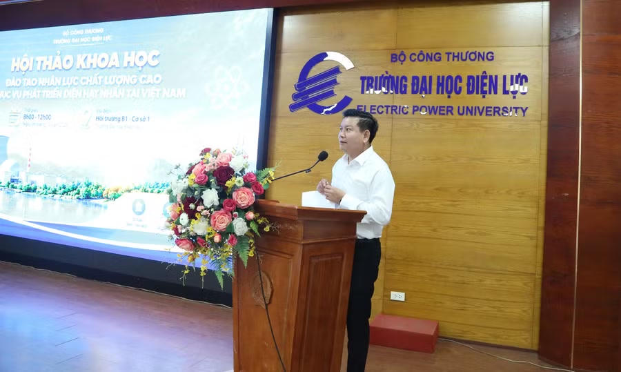 PGS.TS Đinh Văn Châu, Hiệu trưởng Trường Đại học Điện lực phát biểu khai mạc.
