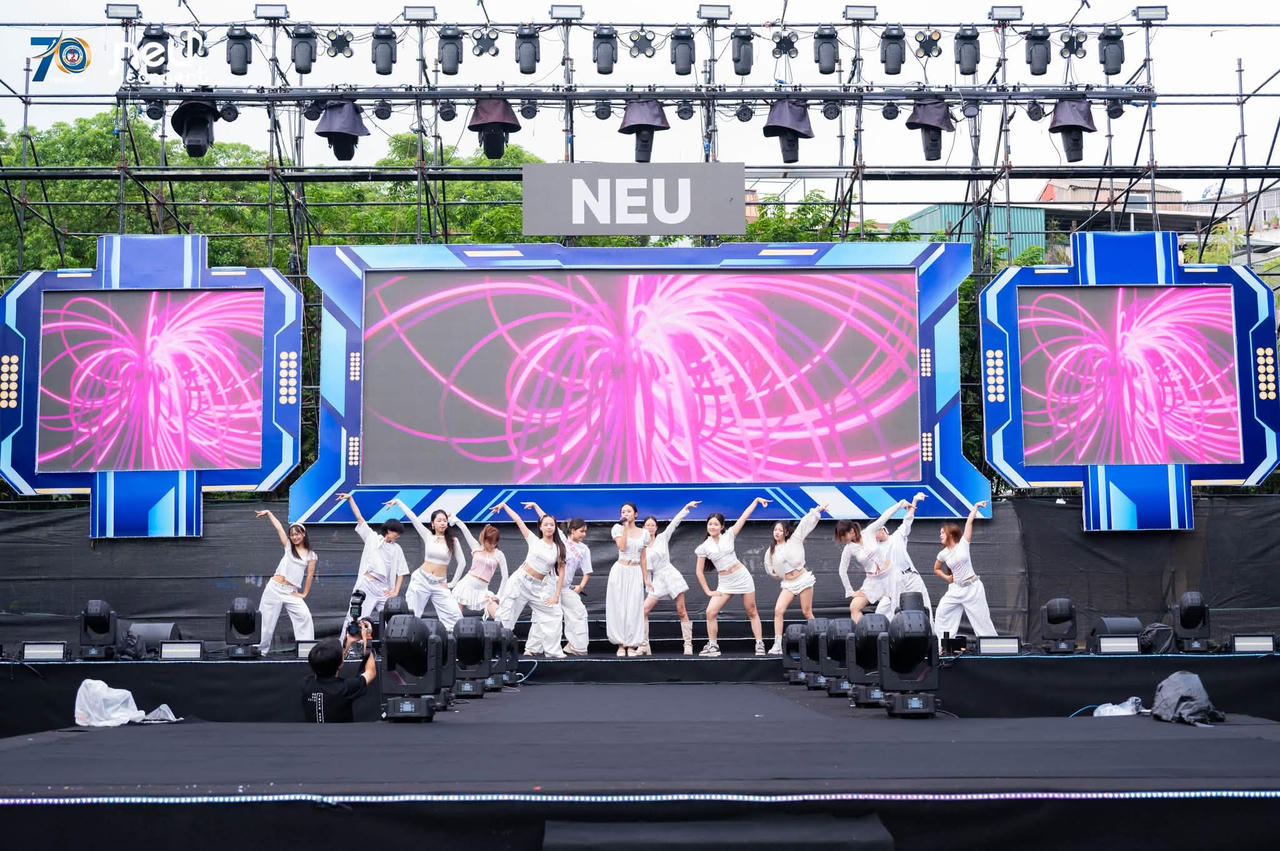Đêm nhạc bùng nổ NEU Concert 2026: Dấu mốc chói lọi trong chuỗi hoạt động kỷ niệm 70 thành lập Đại học Kinh tế Quốc dân