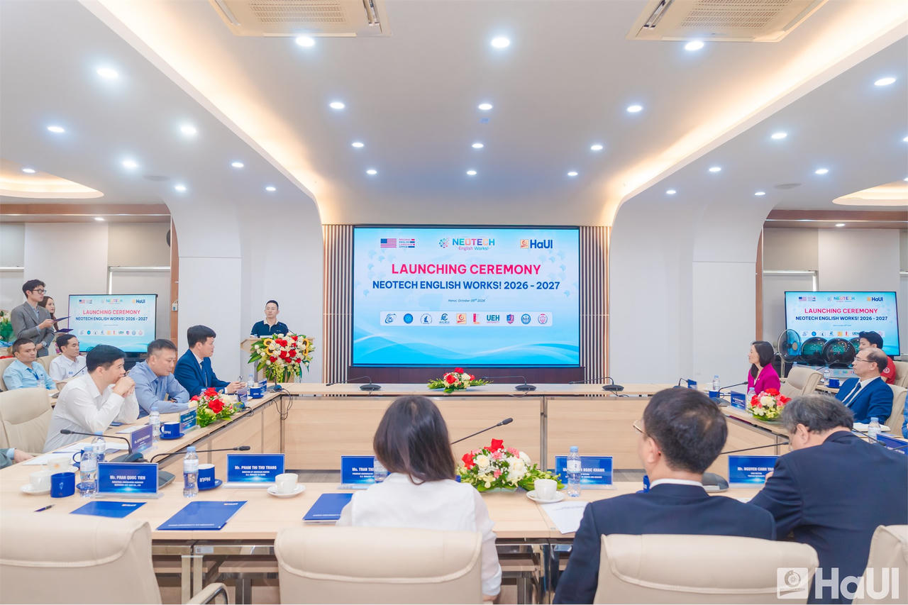 Ông Phan Quốc Tiến - Cựu người học HaUI, Giám đốc Kỹ thuật công nghiệp, Công ty Gentherm Việt Nam chia sẻ góc nhìn từ thực tiễn làm việc trong môi trường doanh nghiệp quốc tếẢnh: (Công nghiệp Hà Nội) 