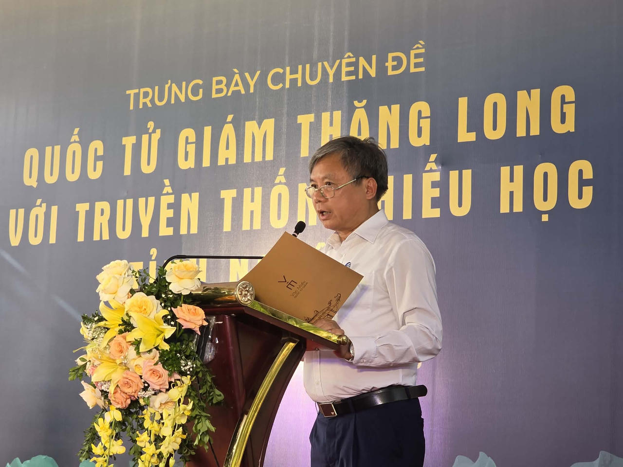 Ông Nguyễn Văn Tú - Phó Giám đốc Trung tâm Hoạt động Văn hóa Khoa học Văn Miếu Quốc Tử Giám phát biểu tại chương trình. Ảnh: Tuyết Lan