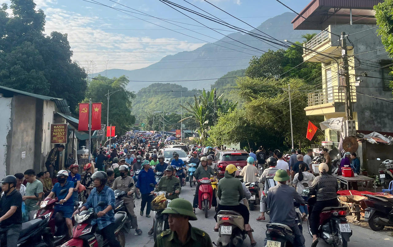 Chợ phiên vùng cao Hợp Thành - Nơi giao thoa giữa sắc màu văn hóa và nhịp sống vùng cao