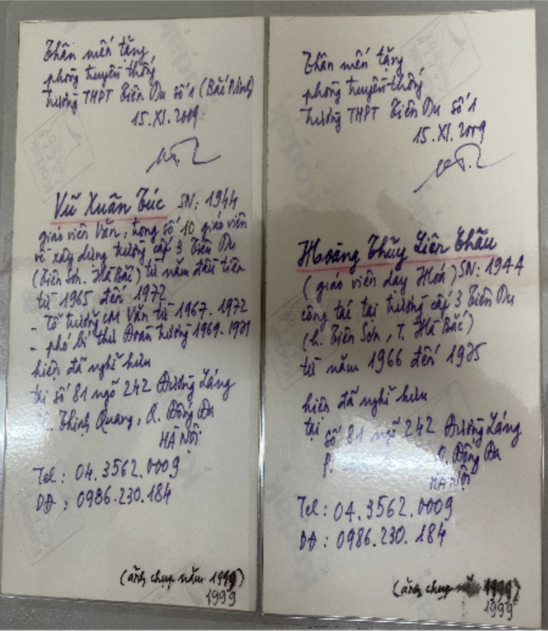 Mặt sau những bức ảnh kỉ niệm được các thế hệ cựu học sinh gửi về trường.