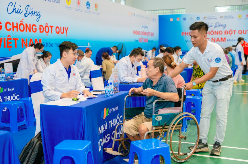 Suốt 6 năm qua, chương trình “Long Châu sẻ chia” bền bỉ đưa các hoạt động chăm sóc, tầm soát sức khỏe miễn phí đến nhiều địa phương trên cả nước.