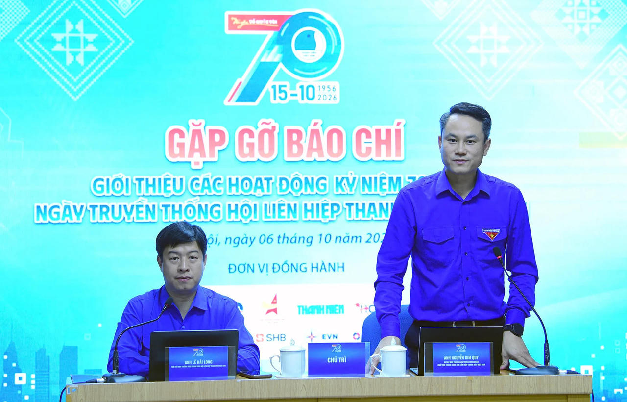 Ông Nguyễn Kim Quy, Bí thư Trung ương Đoàn, Chủ tịch Trung ương Hội Liên hiệp Thanh niên Việt Nam; ông Lê Hải Long, Trưởng ban Công tác thanh thiếu nhi Trung ương Đoàn, Phó Chủ tịch thường trực Trung ương Hội Liên hiệp Thanh niên Việt Nam thông tin tại buổi gặp gỡ  báo chí. (Ảnh: X.T)