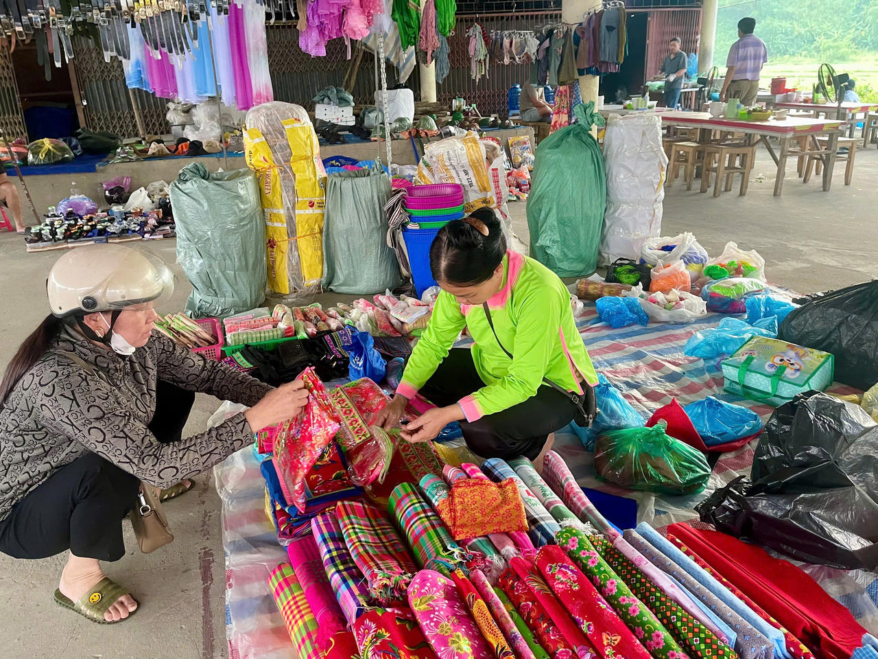 Chợ phiên vùng cao Hợp Thành - Nơi giao thoa giữa sắc màu văn hóa và nhịp sống vùng cao