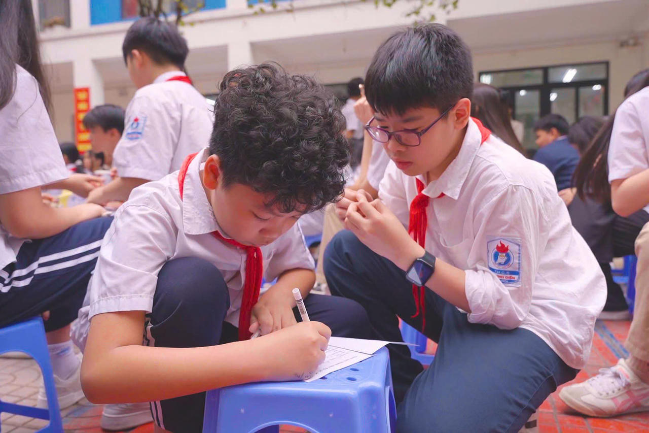 Theo chương trình hiện hành, Đạo đức ở tiểu học và Giáo dục công dân ở trung học cơ sở là các môn bắt buộc; Giáo dục kinh tế và pháp luật ở trung học phổ thông thuộc nhóm môn lựa chọn (Ảnh minh họa)