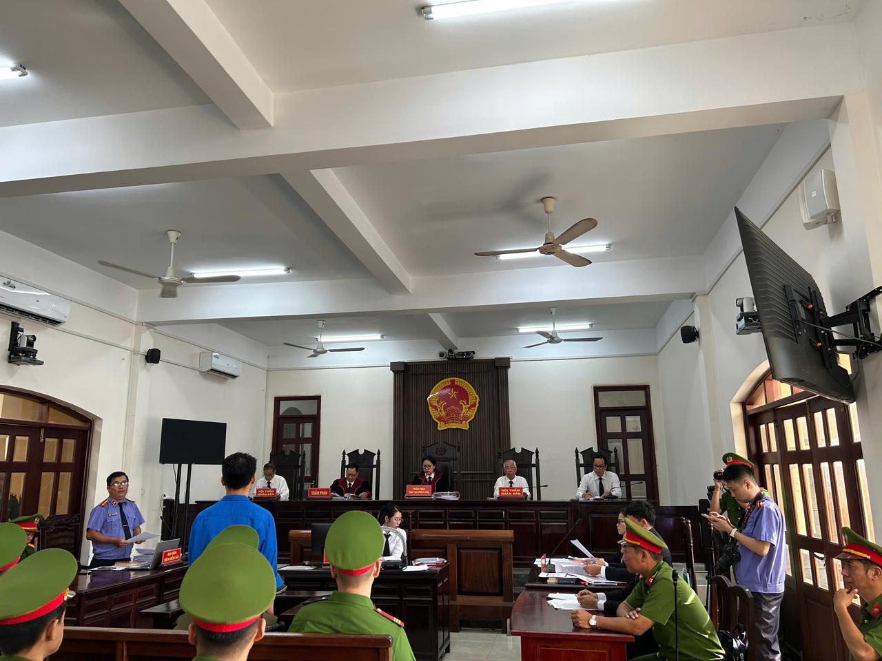 Toàn cảnh phiên toà. Ảnh: Tiến Dũng.