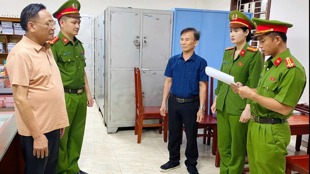 Thanh Hóa: Kết luận điều tra vụ án vi phạm quy định bán đấu giá khu dân cư để 'hỗ trợ đội bóng'