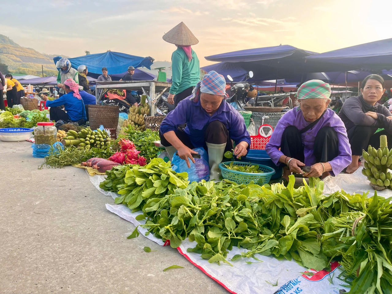 Chợ phiên vùng cao Hợp Thành - Nơi giao thoa giữa sắc màu văn hóa và nhịp sống vùng cao